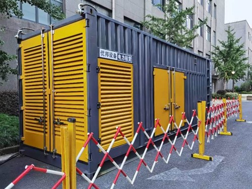 东海如何使用转速表检查发动机的转速？